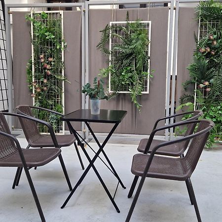 Monastiraki-Psiri, Old Town, 3-Bdr Apt, Sleep 6-10P, Spacious Court Yard Athen Eksteriør billede