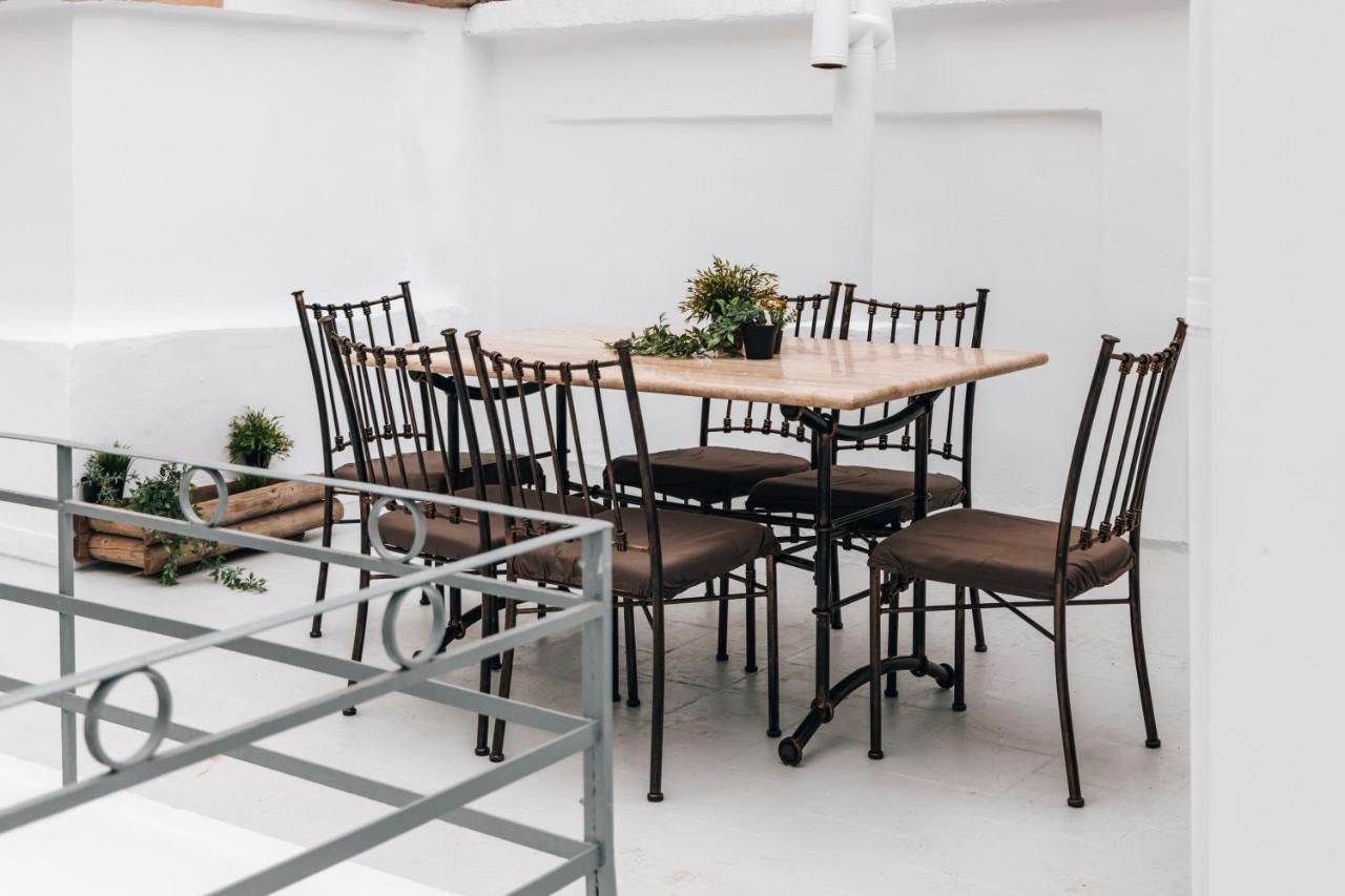 Monastiraki-Psiri, Old Town, 3-Bdr Apt, Sleep 6-10P, Spacious Court Yard Athen Eksteriør billede