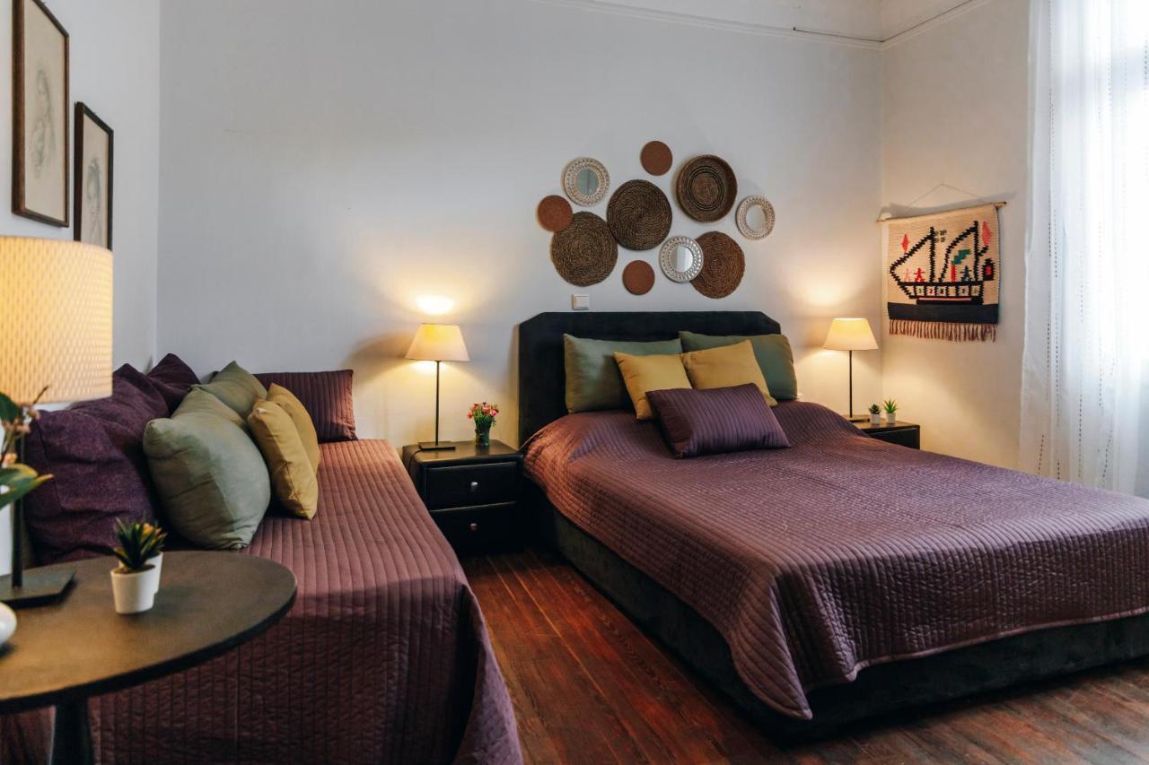 Monastiraki-Psiri, Old Town, 3-Bdr Apt, Sleep 6-10P, Spacious Court Yard Athen Eksteriør billede