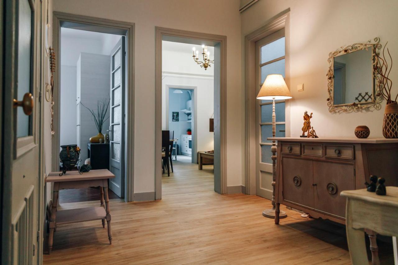 Monastiraki-Psiri, Old Town, 3-Bdr Apt, Sleep 6-10P, Spacious Court Yard Athen Eksteriør billede
