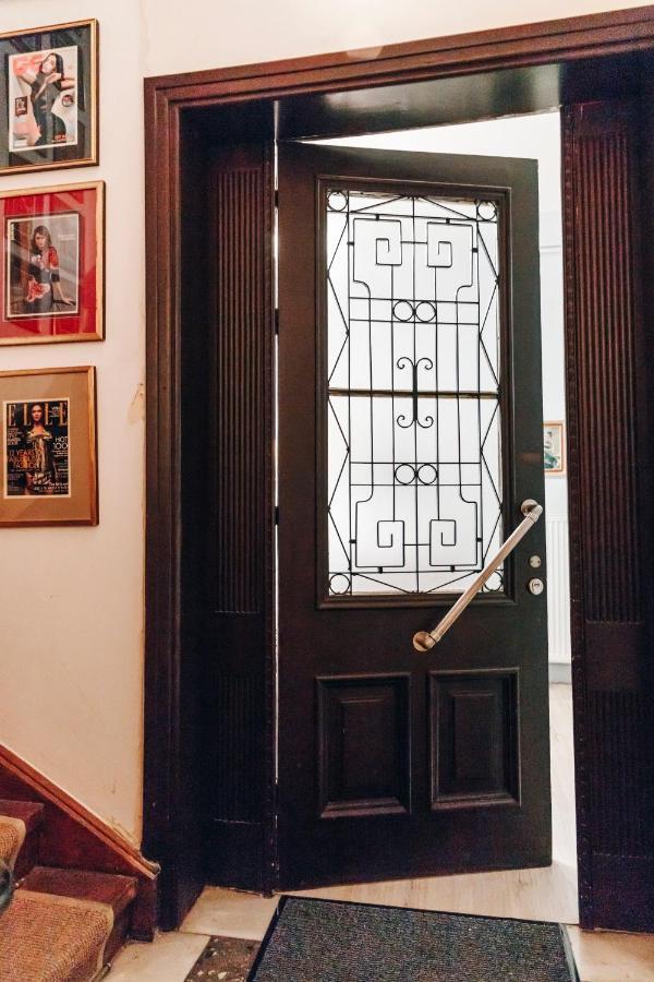 Monastiraki-Psiri, Old Town, 3-Bdr Apt, Sleep 6-10P, Spacious Court Yard Athen Eksteriør billede