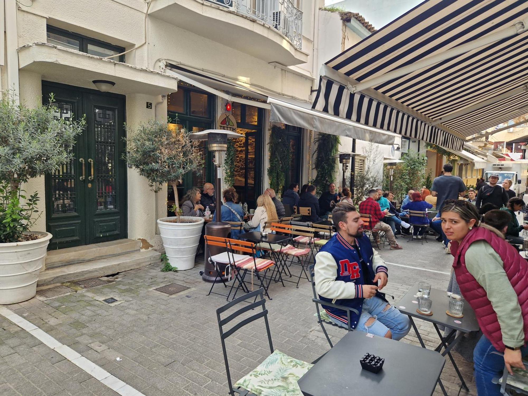 Monastiraki-Psiri, Old Town, 3-Bdr Apt, Sleep 6-10P, Spacious Court Yard Athen Eksteriør billede