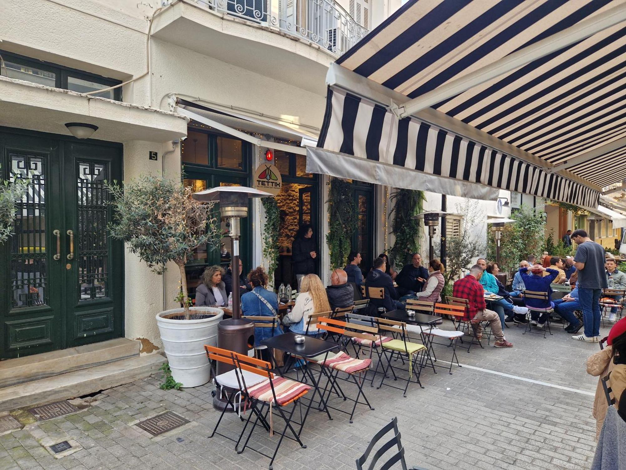 Monastiraki-Psiri, Old Town, 3-Bdr Apt, Sleep 6-10P, Spacious Court Yard Athen Eksteriør billede