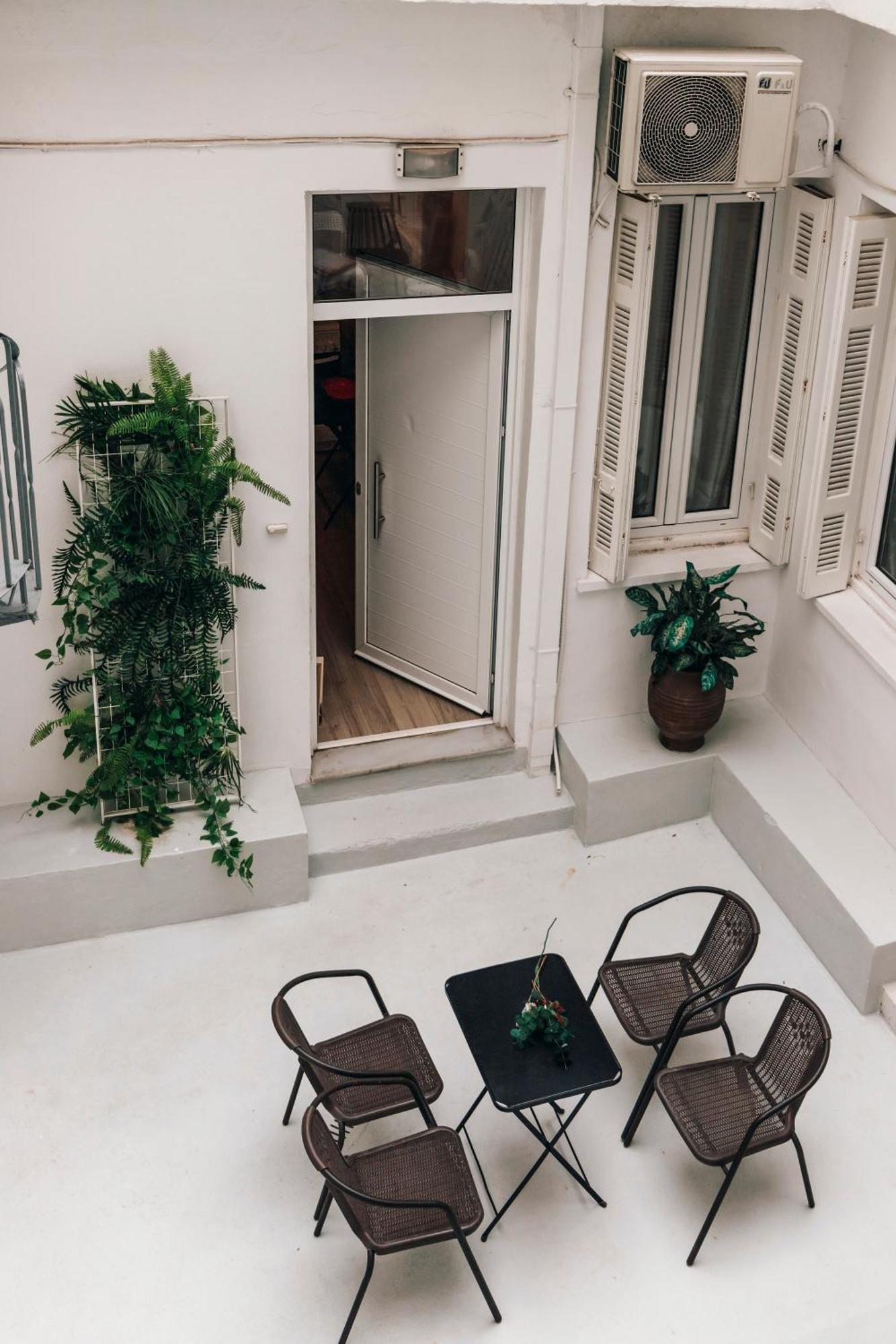 Monastiraki-Psiri, Old Town, 3-Bdr Apt, Sleep 6-10P, Spacious Court Yard Athen Eksteriør billede