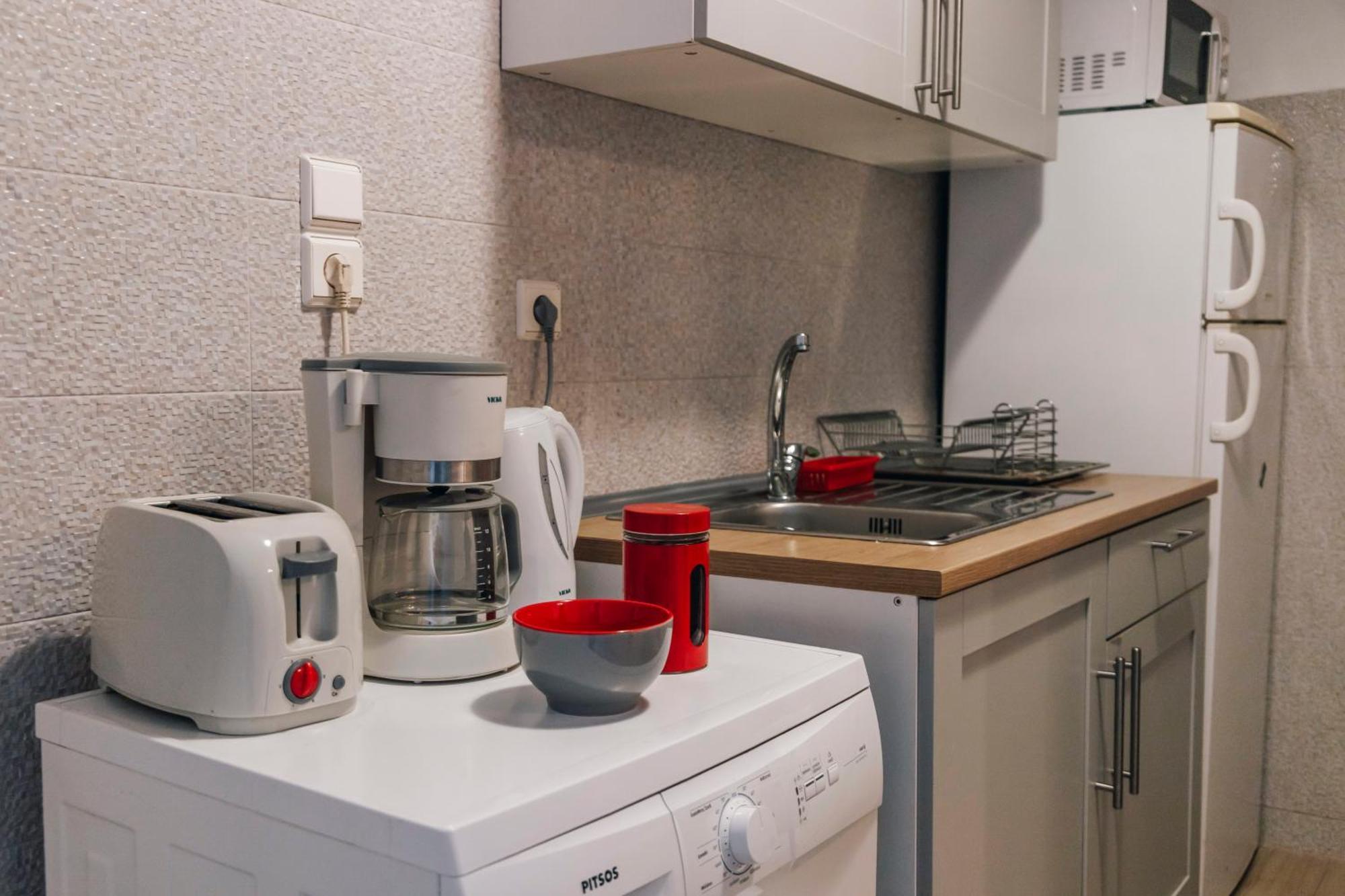 Monastiraki-Psiri, Old Town, 3-Bdr Apt, Sleep 6-10P, Spacious Court Yard Athen Eksteriør billede