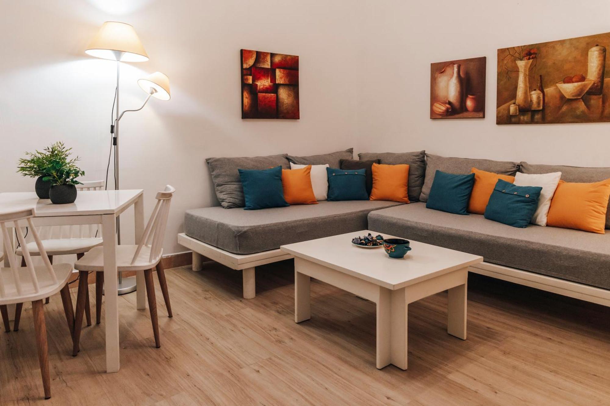 Monastiraki-Psiri, Old Town, 3-Bdr Apt, Sleep 6-10P, Spacious Court Yard Athen Eksteriør billede
