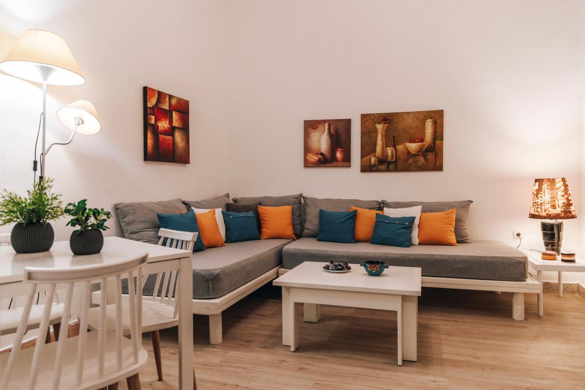 Monastiraki-Psiri, Old Town, 3-Bdr Apt, Sleep 6-10P, Spacious Court Yard Athen Eksteriør billede